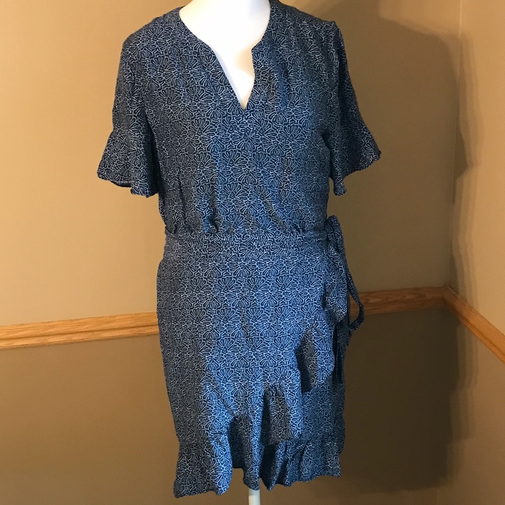 Vineyard Vines Painted Shells Wrap Dress Blue Size 2.